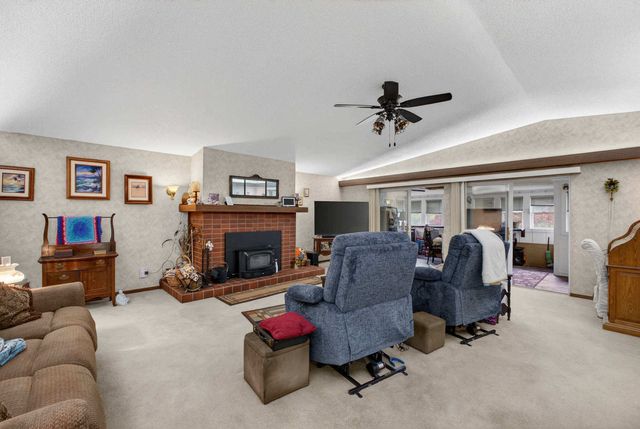2015 N Zenith Avenue, Davenport, IA 52804