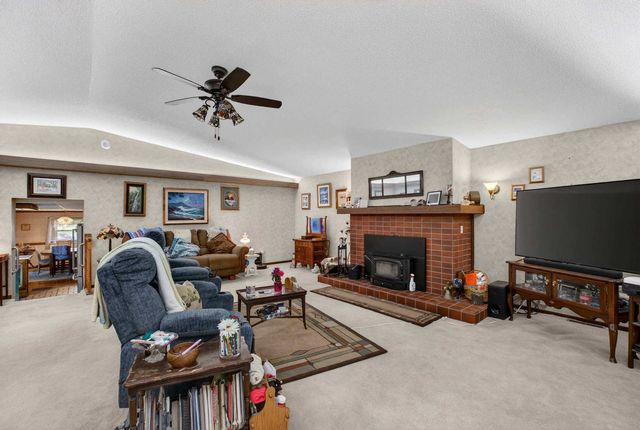 2015 N Zenith Avenue, Davenport, IA 52804