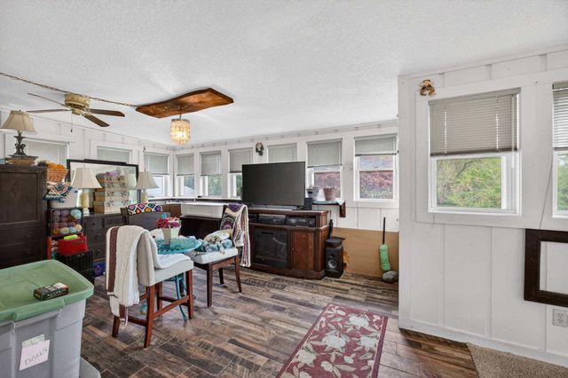 2015 N Zenith Avenue, Davenport, IA 52804