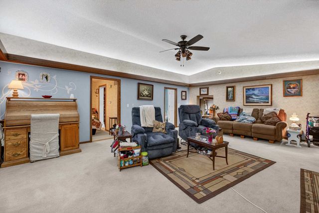 2015 N Zenith Avenue, Davenport, IA 52804