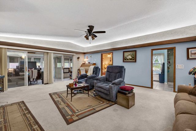 2015 N Zenith Avenue, Davenport, IA 52804