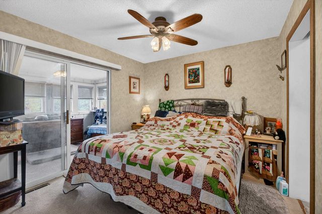 2015 N Zenith Avenue, Davenport, IA 52804