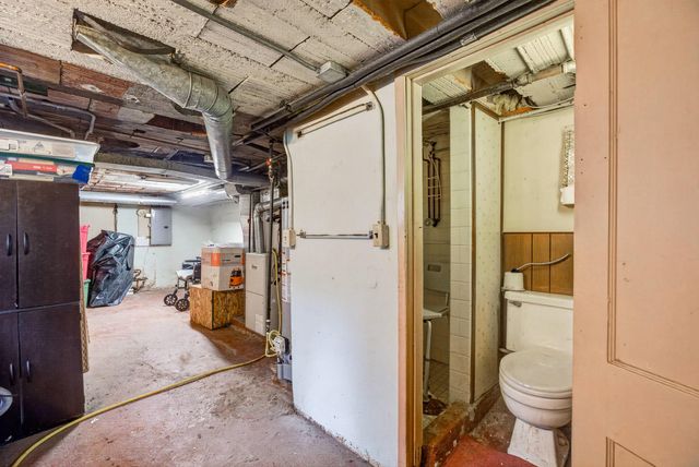 2015 N Zenith Avenue, Davenport, IA 52804