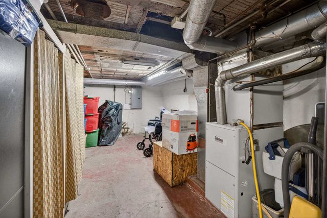 2015 N Zenith Avenue, Davenport, IA 52804