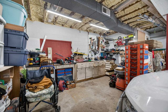 2015 N Zenith Avenue, Davenport, IA 52804