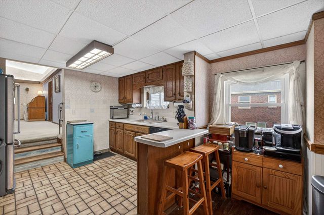 2015 N Zenith Avenue, Davenport, IA 52804
