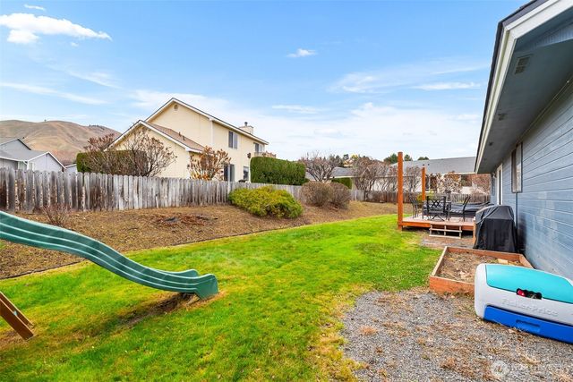 520 Cedar Wood Lane, Wenatchee, WA 98801