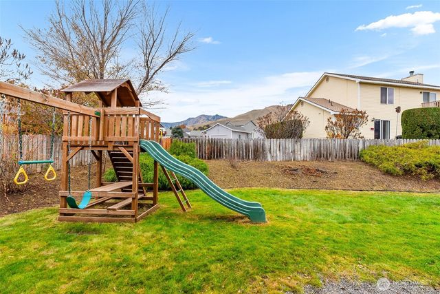 520 Cedar Wood Lane, Wenatchee, WA 98801
