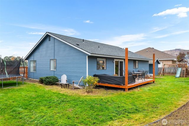 520 Cedar Wood Lane, Wenatchee, WA 98801