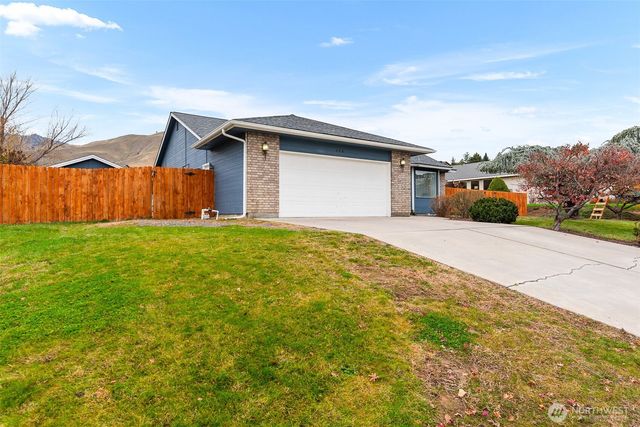 520 Cedar Wood Lane, Wenatchee, WA 98801