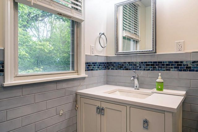 1361 VINTON AVE, Memphis, TN 38104