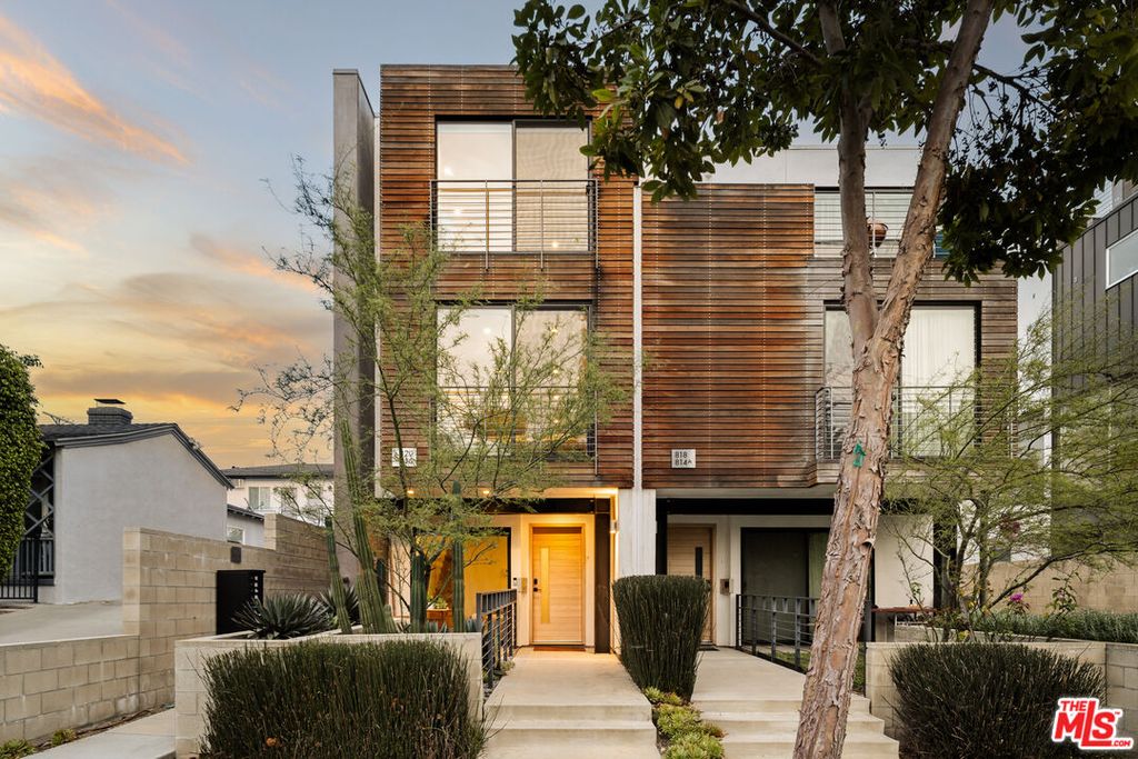 Image 1 of property listing at 820 N Formosa Ave, Los Angeles, CA 90046