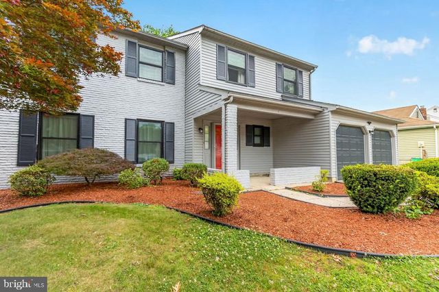 4 DICKENS LN, Mount Laurel, NJ 08054