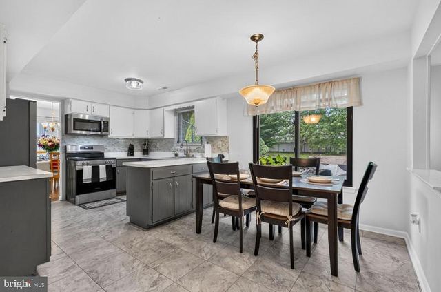 4 DICKENS LN, Mount Laurel, NJ 08054