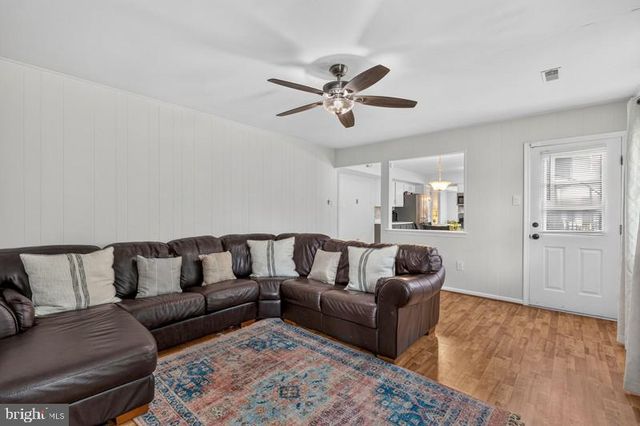 4 DICKENS LN, Mount Laurel, NJ 08054