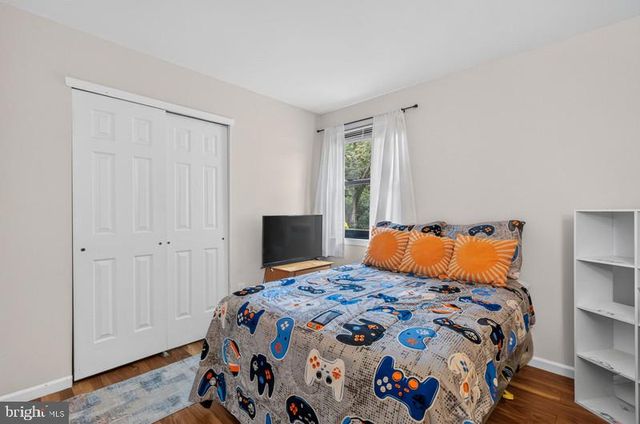 4 DICKENS LN, Mount Laurel, NJ 08054