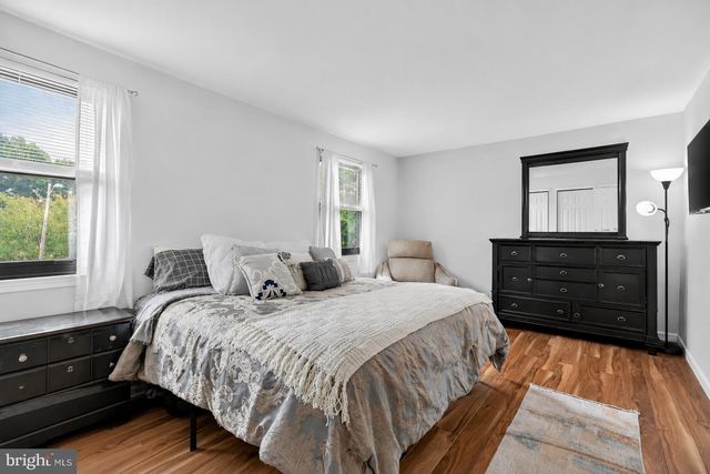 4 DICKENS LN, Mount Laurel, NJ 08054