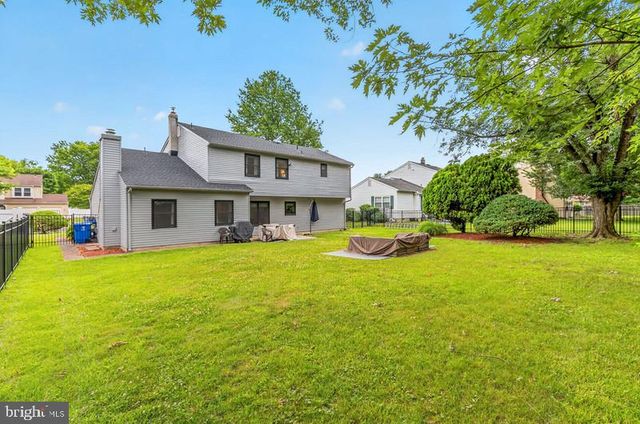 4 DICKENS LN, Mount Laurel, NJ 08054