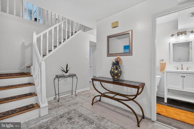 4 DICKENS LN, Mount Laurel, NJ 08054