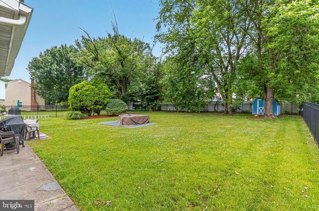 4 DICKENS LN, Mount Laurel, NJ 08054