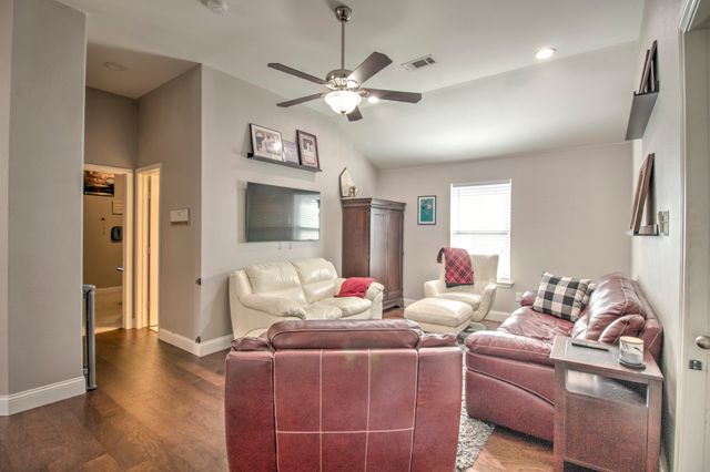 9004 Warren Drive, Mckinney, TX 75071