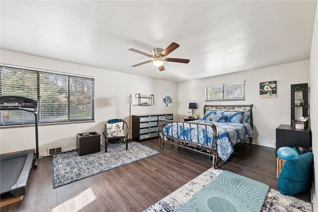 310 Edgewood Rd, Forest Hills Boro, PA 15221