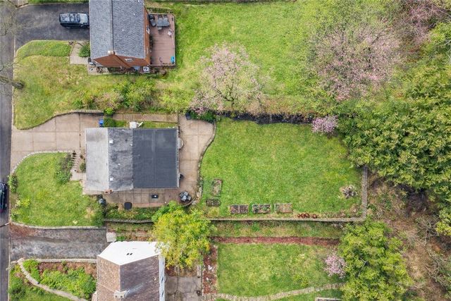 310 Edgewood Rd, Forest Hills Boro, PA 15221