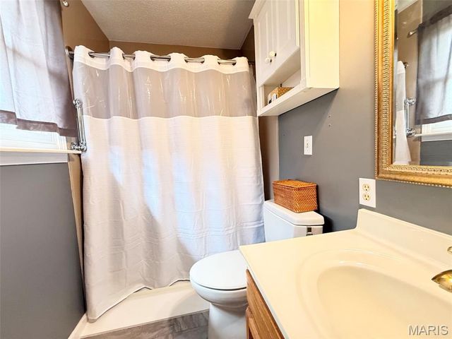 100 Quail Run, Bethalto, IL 62010