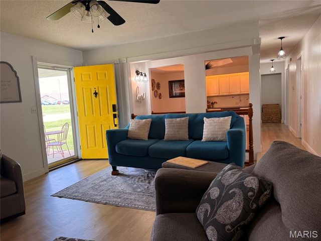 100 Quail Run, Bethalto, IL 62010