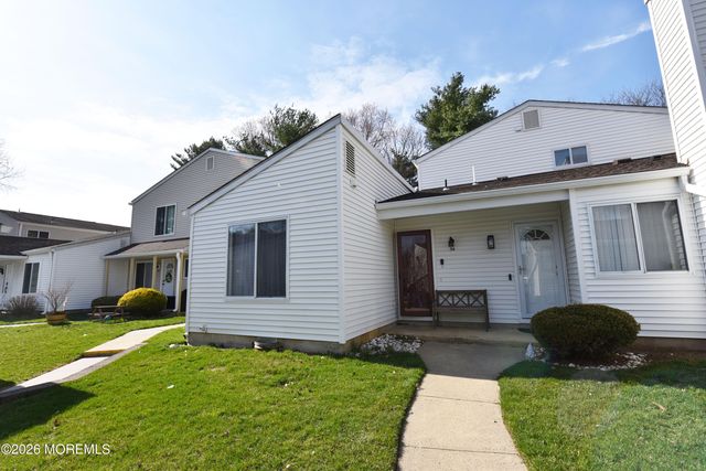 34 Woodmere Court, Freehold, NJ 07728