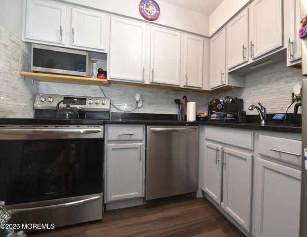 34 Woodmere Court, Freehold, NJ 07728