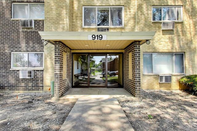 919 N Boxwood Drive 108, Mount Prospect, IL 60056