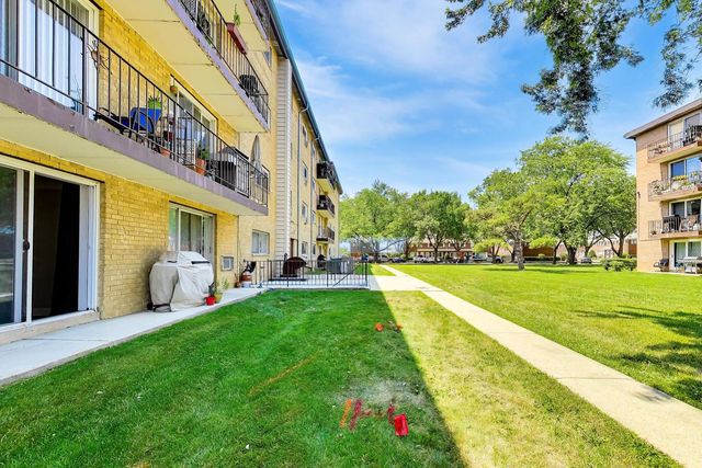 919 N Boxwood Drive 108, Mount Prospect, IL 60056