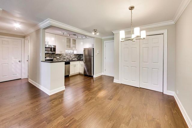 919 N Boxwood Drive 108, Mount Prospect, IL 60056