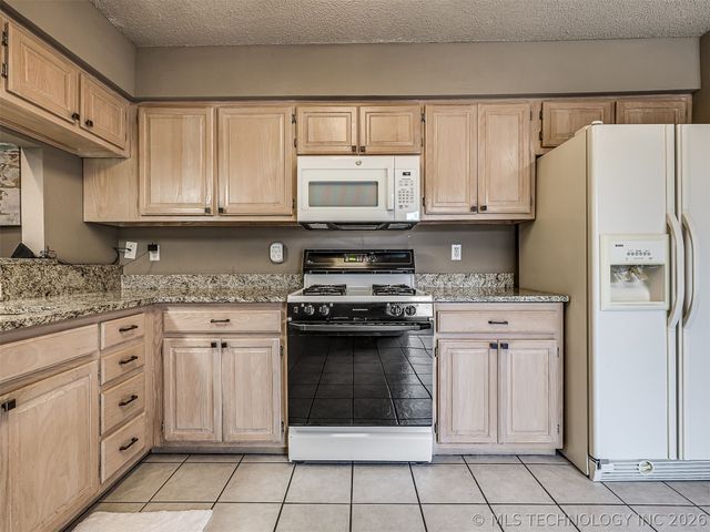 8212 S 84th Street East, Tulsa, OK 74133