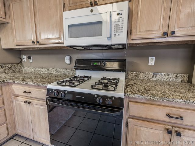 8212 S 84th Street East, Tulsa, OK 74133