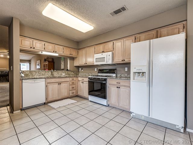 8212 S 84th Street East, Tulsa, OK 74133