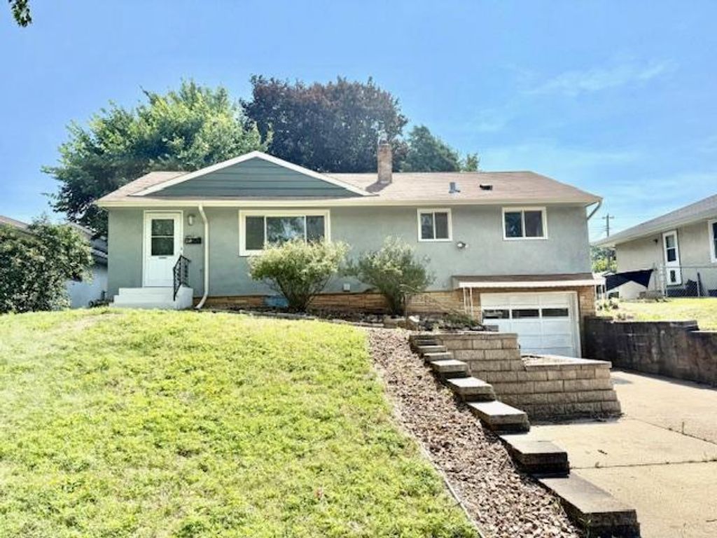 114 20th Avenue N, South Saint Paul, MN 55075