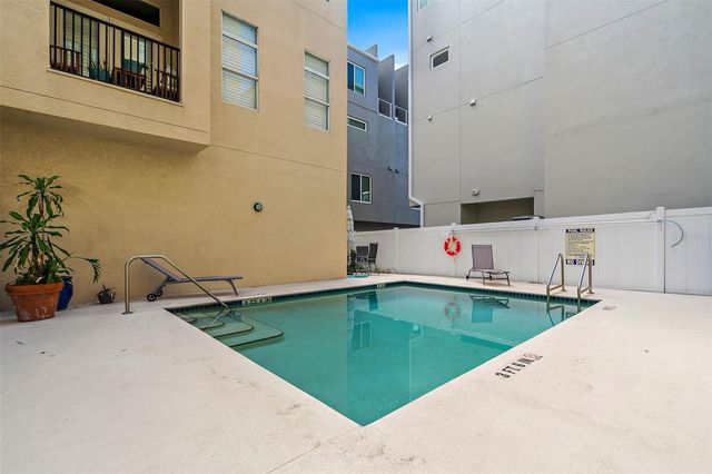 523 4TH AVENUE S 14, St Petersburg, FL 33701