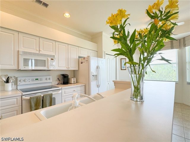 3820 Sawgrass WAY 3046, Naples, FL 34112