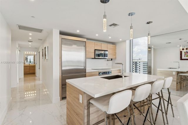 16385 Biscayne Boulevard 3001, North Miami Beach, FL 33160