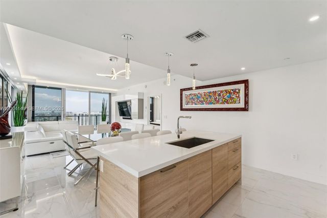 16385 Biscayne Boulevard 3001, North Miami Beach, FL 33160