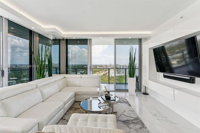 16385 Biscayne Boulevard 3001, North Miami Beach, FL 33160