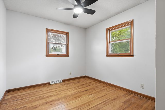 2033 Coldstream Avenue NE, Cedar Rapids, IA 52402