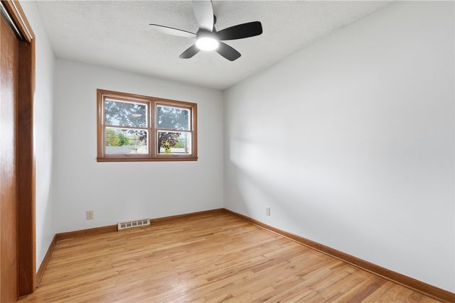2033 Coldstream Avenue NE, Cedar Rapids, IA 52402