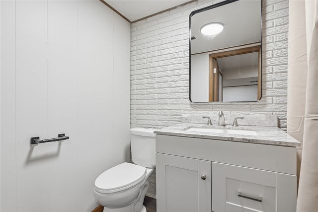 2033 Coldstream Avenue NE, Cedar Rapids, IA 52402