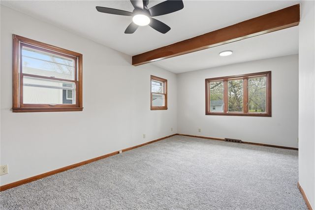 2033 Coldstream Avenue NE, Cedar Rapids, IA 52402