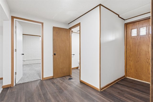 2033 Coldstream Avenue NE, Cedar Rapids, IA 52402