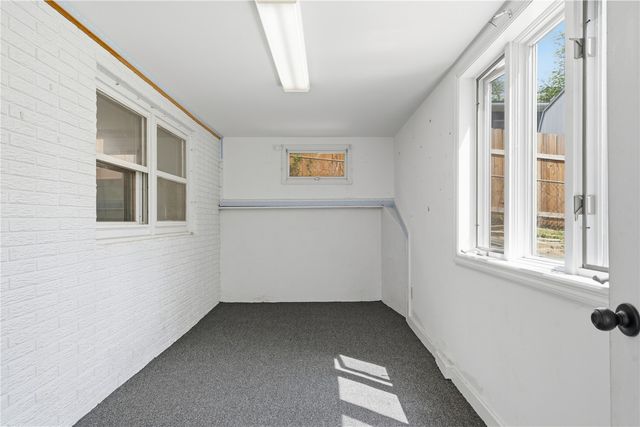 2033 Coldstream Avenue NE, Cedar Rapids, IA 52402