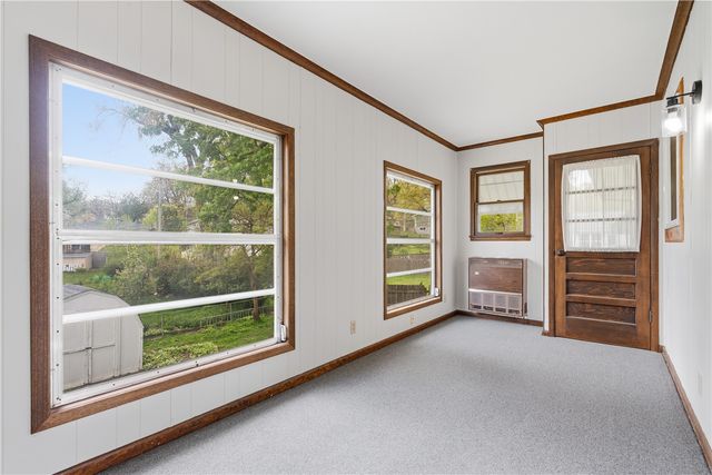 2033 Coldstream Avenue NE, Cedar Rapids, IA 52402